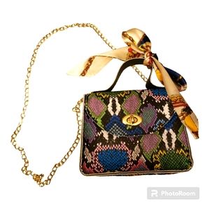 Fashion women's snake print small purse. 7" length x 6" depth x 2.5" width